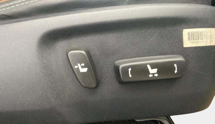 2017 Toyota Innova Crysta 2.8 ZX AT 7 STR, Diesel, Automatic, 99,486 km, Driver Side Adjustment Panel
