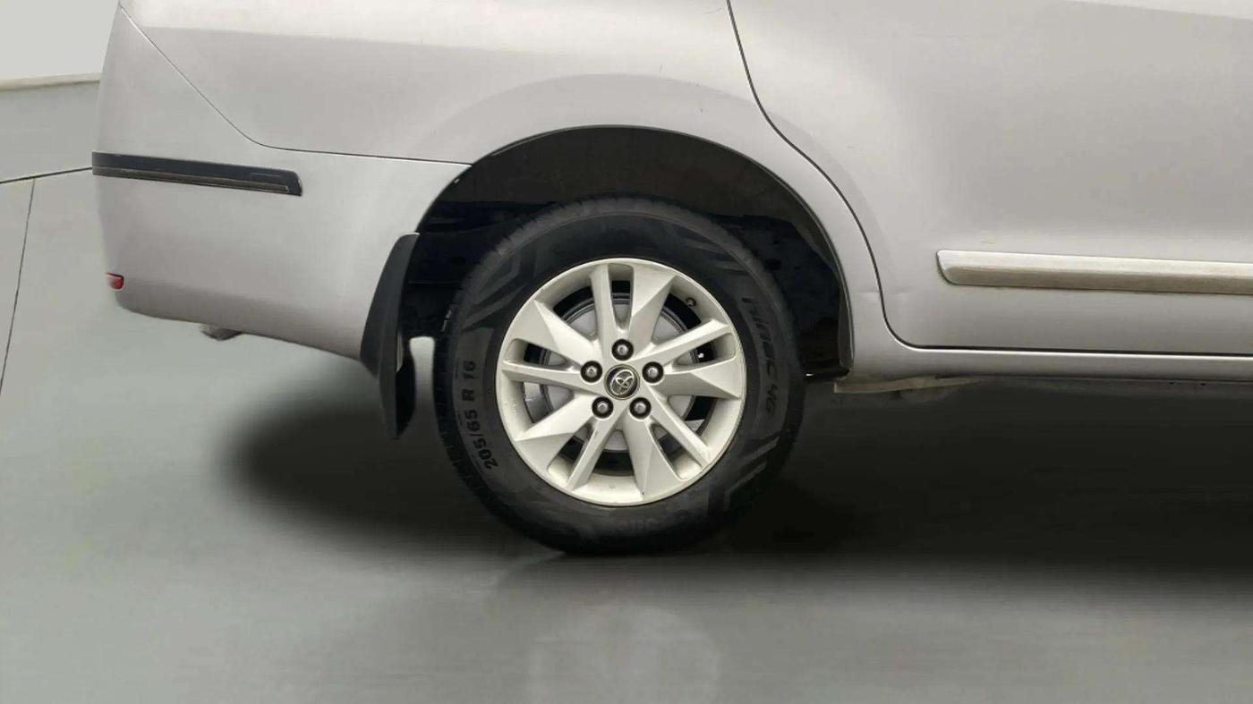 2017 Toyota Innova Crysta 2.8 ZX AT 7 STR, Diesel, Automatic, 99,486 km, Right Rear Wheel