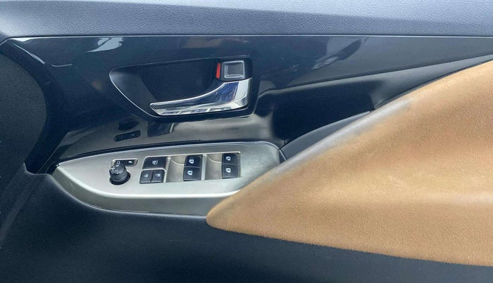 2017 Toyota Innova Crysta 2.8 ZX AT 7 STR, Diesel, Automatic, 99,486 km, Driver Side Door Panels Control