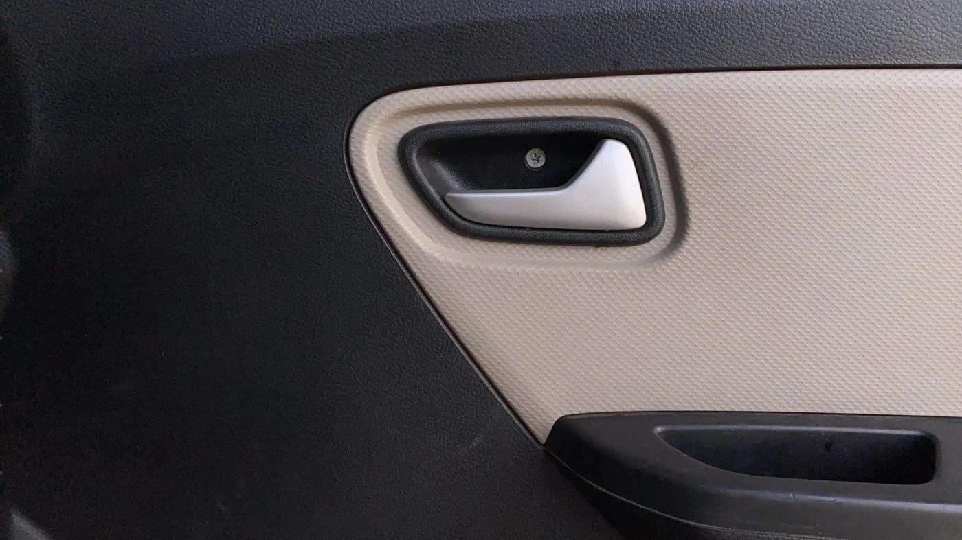 2021 Maruti Alto LXI O, Petrol, Manual, 22,015 km, Driver Side Door Panels Control