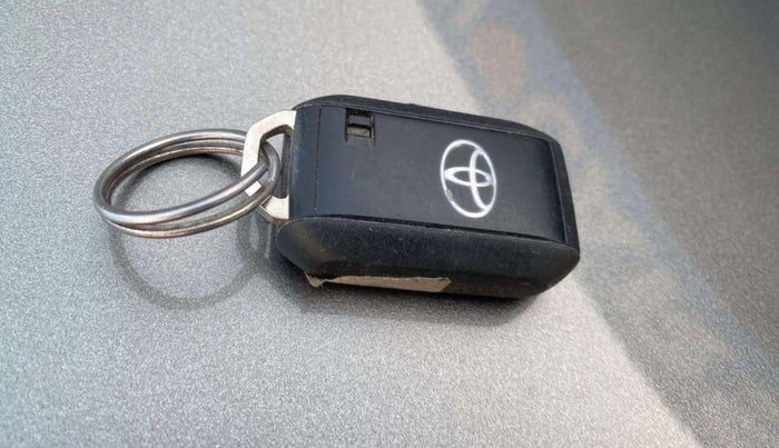 2021 Toyota Glanza G, Petrol, Manual, 54,034 km, Key Close Up