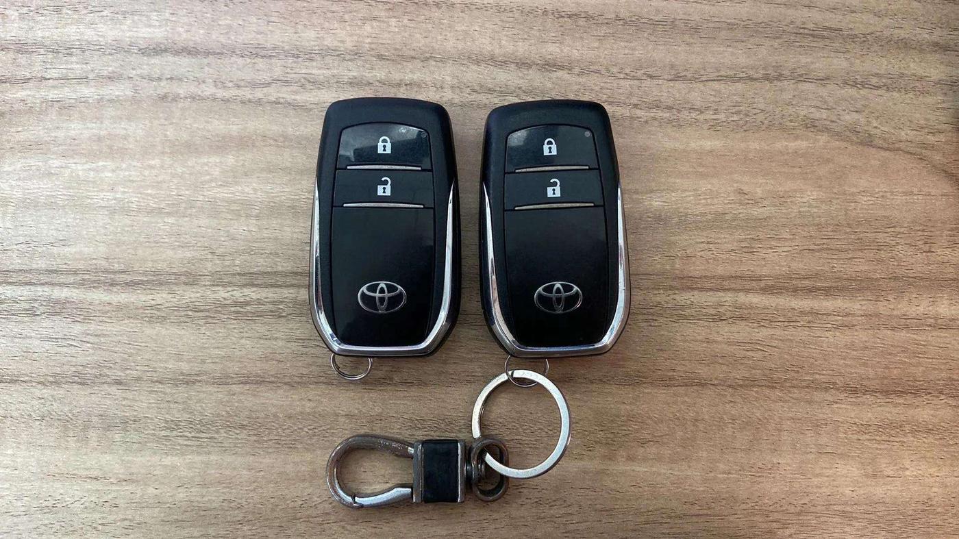 2016 Toyota Innova Crysta 2.4 VX 8 STR, Diesel, Manual, 95,502 km, Key Close Up