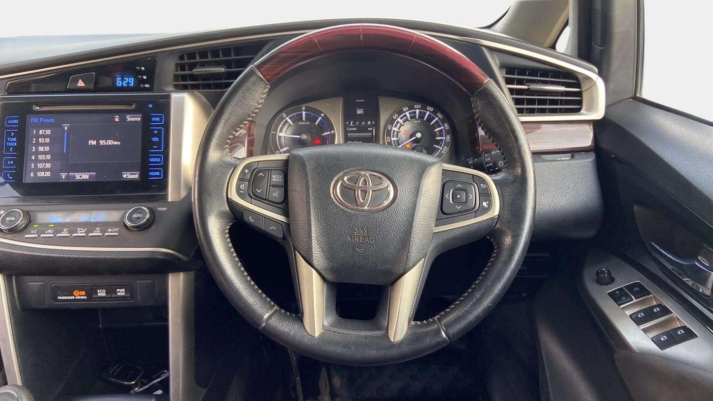 2016 Toyota Innova Crysta 2.4 VX 8 STR, Diesel, Manual, 95,502 km, Steering Wheel Close Up