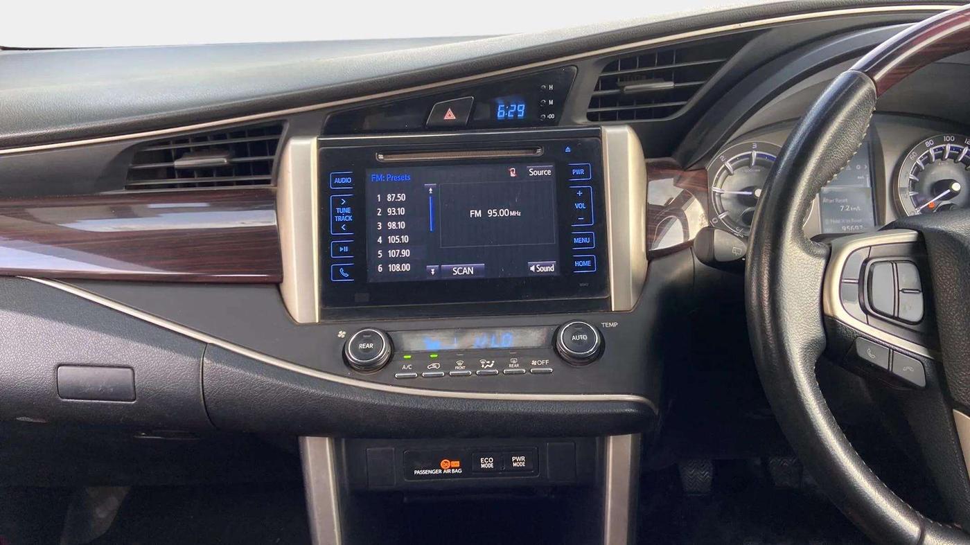 2016 Toyota Innova Crysta 2.4 VX 8 STR, Diesel, Manual, 95,502 km, Air Conditioner