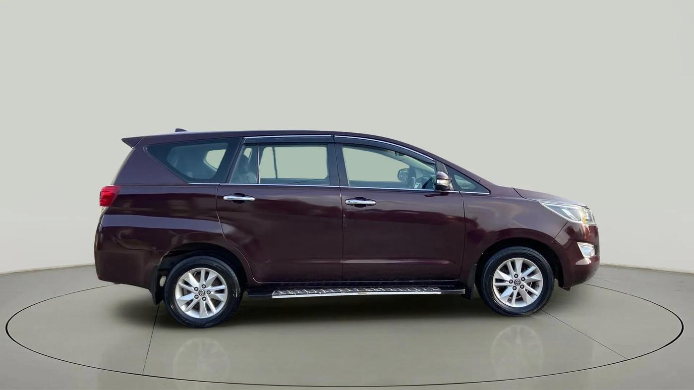 2016 Toyota Innova Crysta 2.4 VX 8 STR, Diesel, Manual, 95,502 km, Right Side View