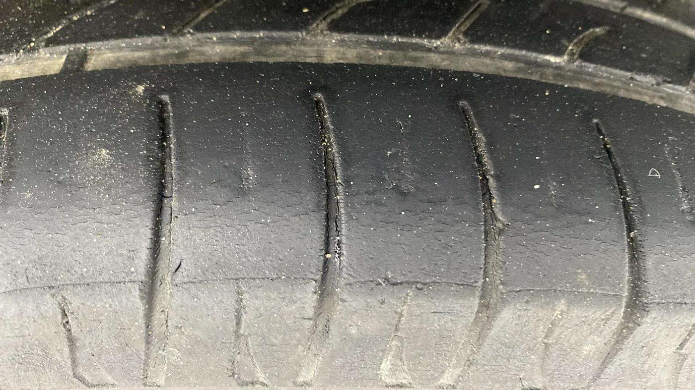 2017 Mahindra Kuv100 K4 PLUS 6 STR, Petrol, Manual, 82,153 km, Left Rear Tyre Tread