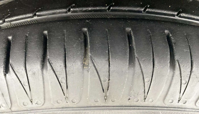 2017 Mahindra Kuv100 K4 PLUS 6 STR, Petrol, Manual, 82,153 km, Left Front Tyre Tread