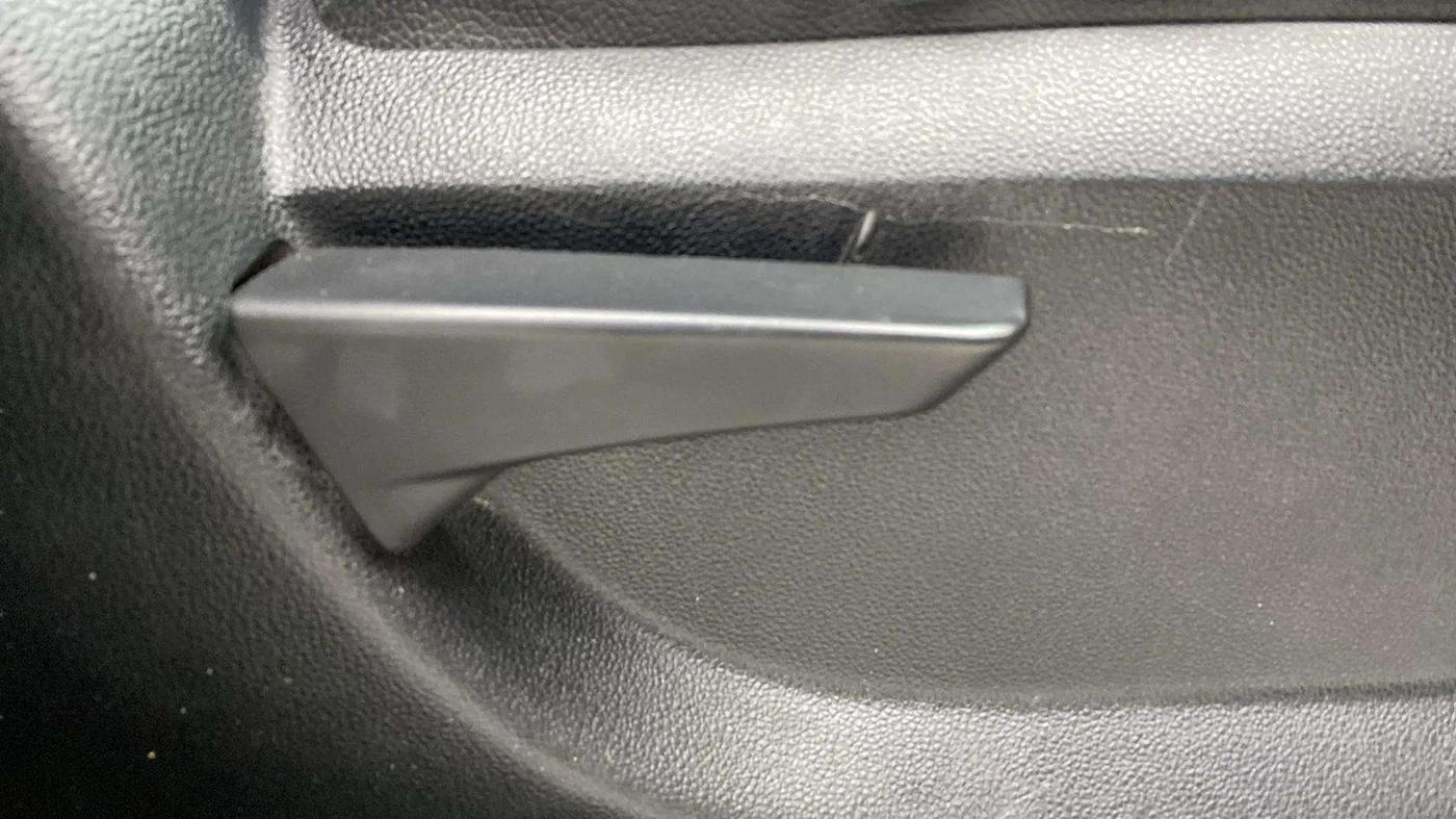 2017 Mahindra Kuv100 K4 PLUS 6 STR, Petrol, Manual, 82,153 km, Driver Side Adjustment Panel