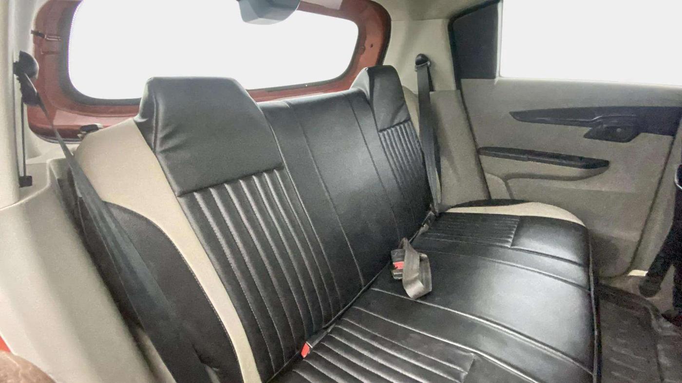 2017 Mahindra Kuv100 K4 PLUS 6 STR, Petrol, Manual, 82,153 km, Right Side Rear Door Cabin