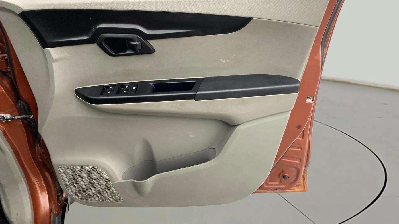 2017 Mahindra Kuv100 K4 PLUS 6 STR, Petrol, Manual, 82,153 km, Driver Side Door Panels Control