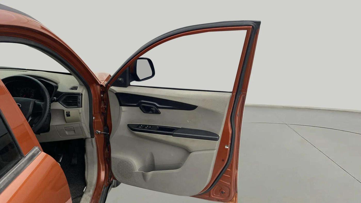 2017 Mahindra Kuv100 K4 PLUS 6 STR, Petrol, Manual, 82,153 km, RHS Front Door