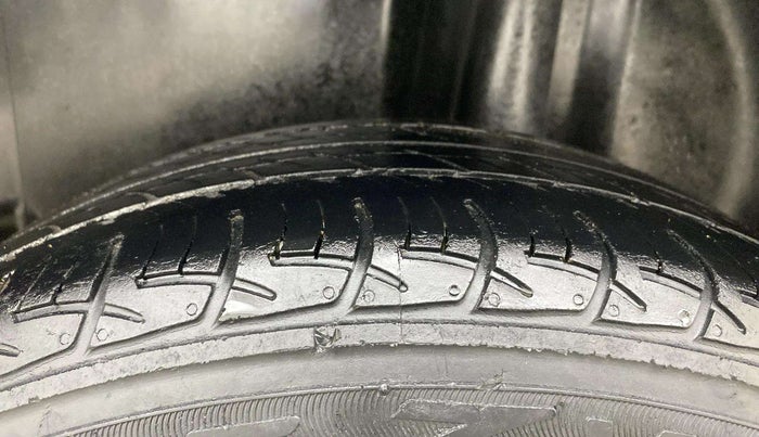 2019 Volkswagen Polo COMFORTLINE 1.0L MPI, Petrol, Manual, 63,783 km, Left Rear Tyre Tread