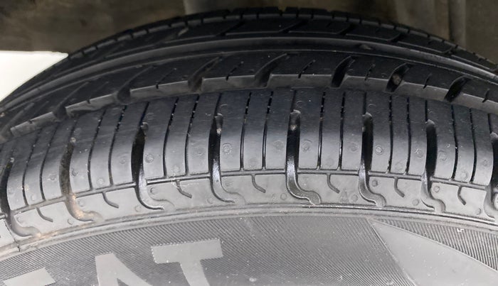 2017 Renault Kwid RXT 1.0 EASY-R AT OPTION, Petrol, Automatic, 31,336 km, Right Rear Tyre Tread