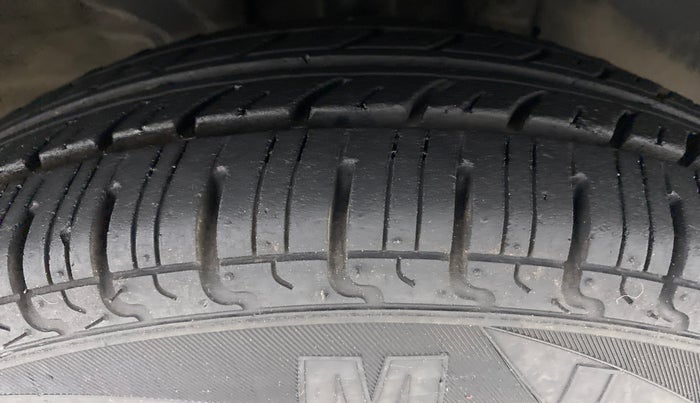 2017 Renault Kwid RXT 1.0 EASY-R AT OPTION, Petrol, Automatic, 31,336 km, Right Front Tyre Tread