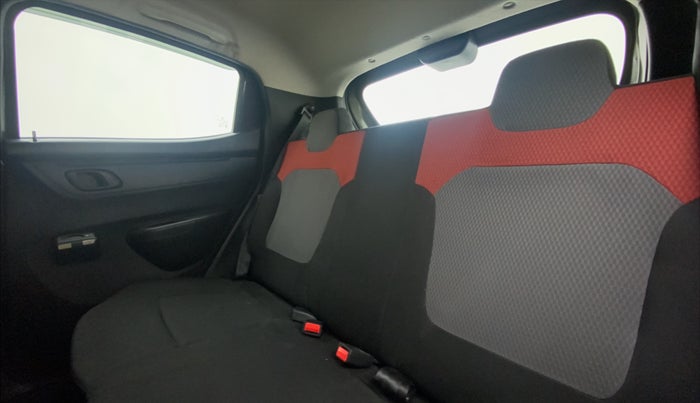 2017 Renault Kwid RXT 1.0 EASY-R AT OPTION, Petrol, Automatic, 31,336 km, Right Side Rear Door Cabin