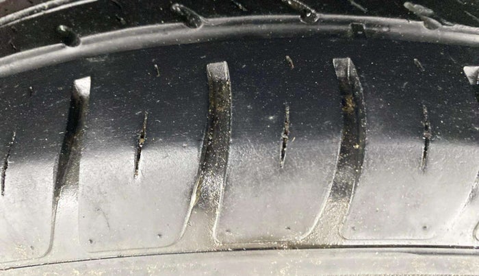 2021 Maruti Swift VXI, Petrol, Manual, 27,342 km, Left Rear Tyre Tread