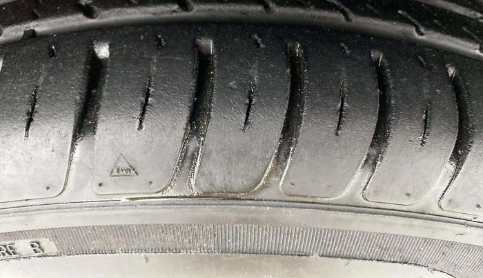 2021 Maruti Swift VXI, Petrol, Manual, 27,342 km, Right Front Tyre Tread
