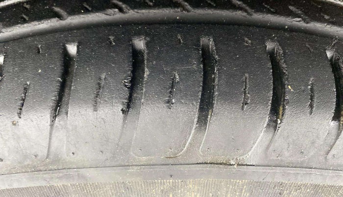 2021 Maruti Swift VXI, Petrol, Manual, 27,342 km, Left Front Tyre Tread