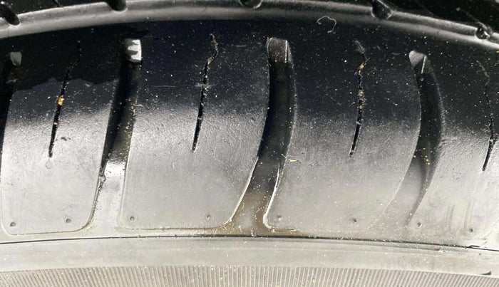 2021 Maruti Swift VXI, Petrol, Manual, 27,342 km, Right Rear Tyre Tread