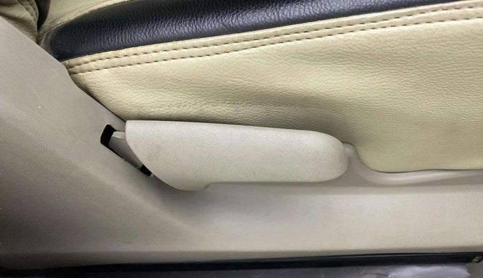 2016 Maruti Celerio VXI, Petrol, Manual, 92,949 km, Driver Side Adjustment Panel