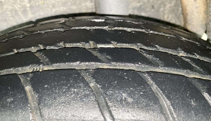 2016 Maruti Celerio VXI, Petrol, Manual, 92,949 km, Left Rear Tyre Tread