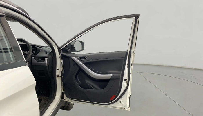 2022 Tata NEXON XM SUNROOF PETROL, Petrol, Manual, 28,608 km, RHS Front Door