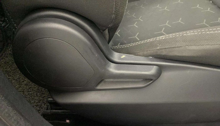 2022 Tata NEXON XM SUNROOF PETROL, Petrol, Manual, 28,608 km, Driver Side Adjustment Panel