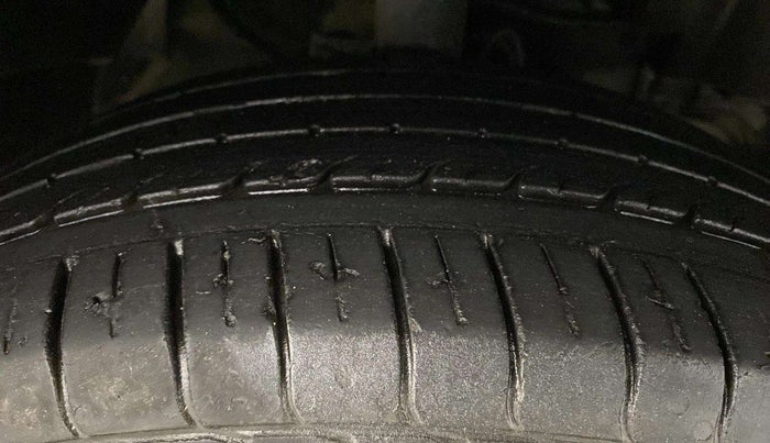 2022 Tata NEXON XM SUNROOF PETROL, Petrol, Manual, 28,608 km, Right Front Tyre Tread
