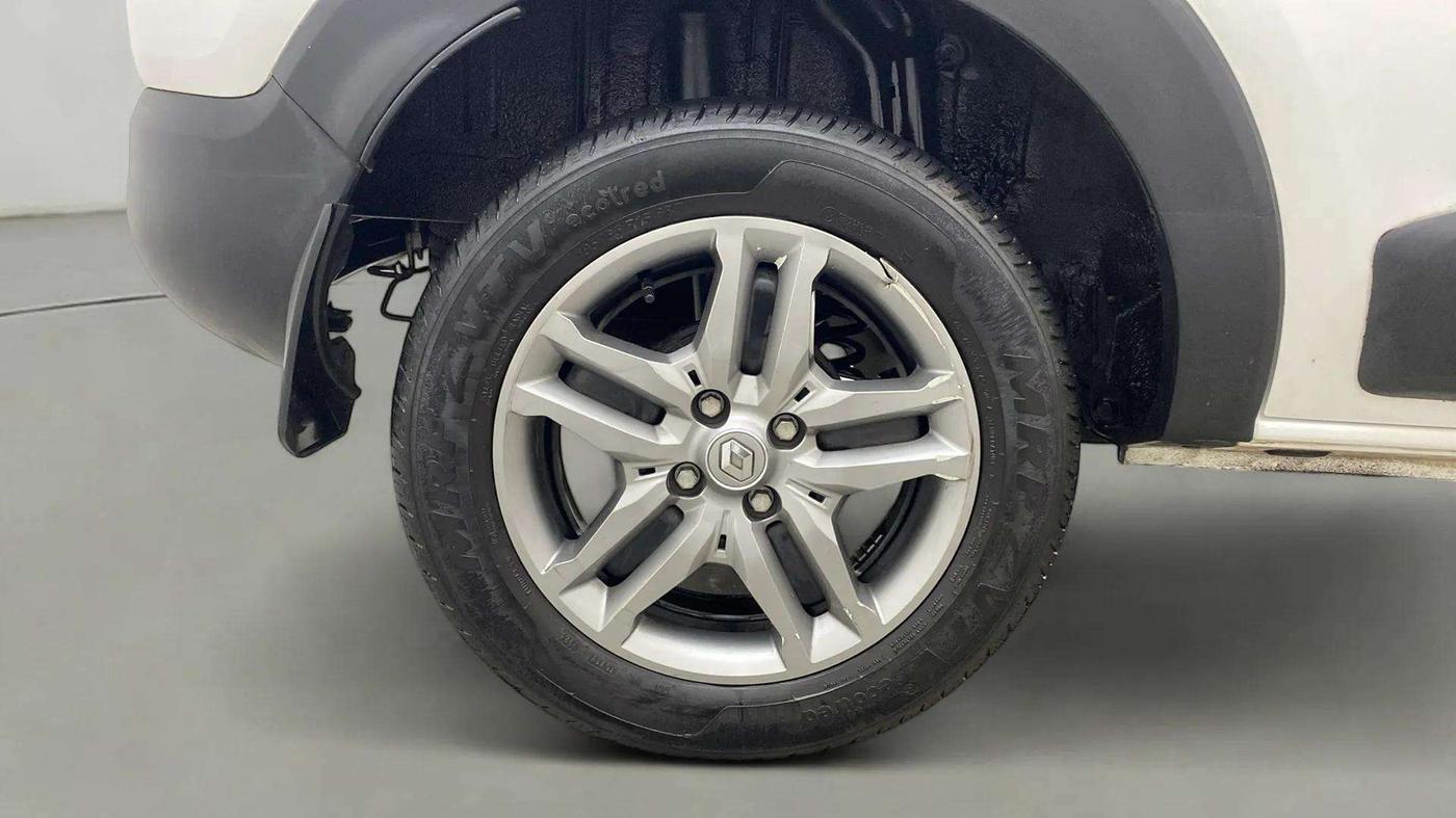 2024 Renault TRIBER RXZ, Petrol, Manual, 5,528 km, Right Rear Wheel