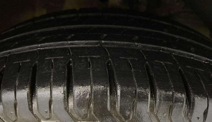 2024 Maruti Dzire VXI AMT, CNG, Automatic, 17,070 km, Right Front Tyre Tread