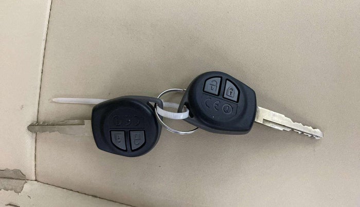 2024 Maruti Dzire VXI AMT, CNG, Automatic, 17,070 km, Key Close Up