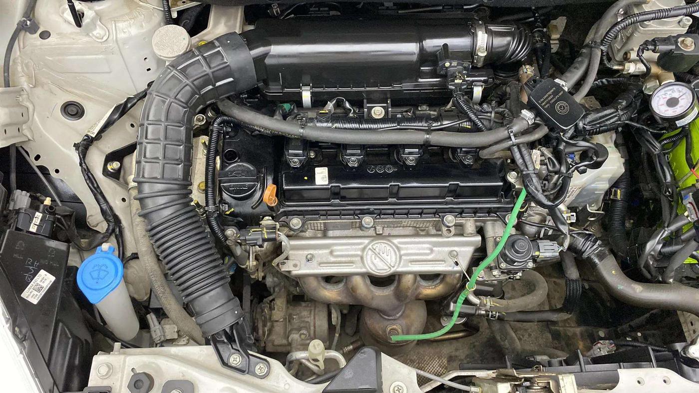 2024 Maruti Dzire VXI AMT, CNG, Automatic, 17,070 km, Engine View - Right