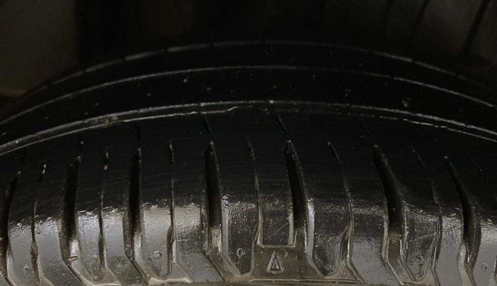 2024 Maruti Dzire VXI AMT, CNG, Automatic, 17,070 km, Right Rear Tyre Tread