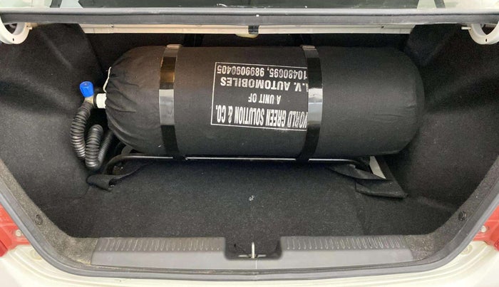 2024 Maruti Dzire VXI AMT, CNG, Automatic, 17,070 km, Boot Inside
