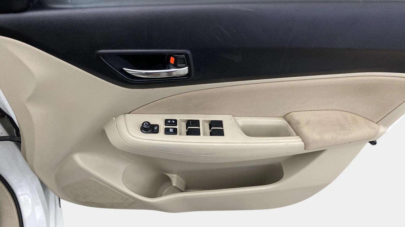 2024 Maruti Dzire VXI AMT, CNG, Automatic, 17,070 km, Driver Side Door Panels Control