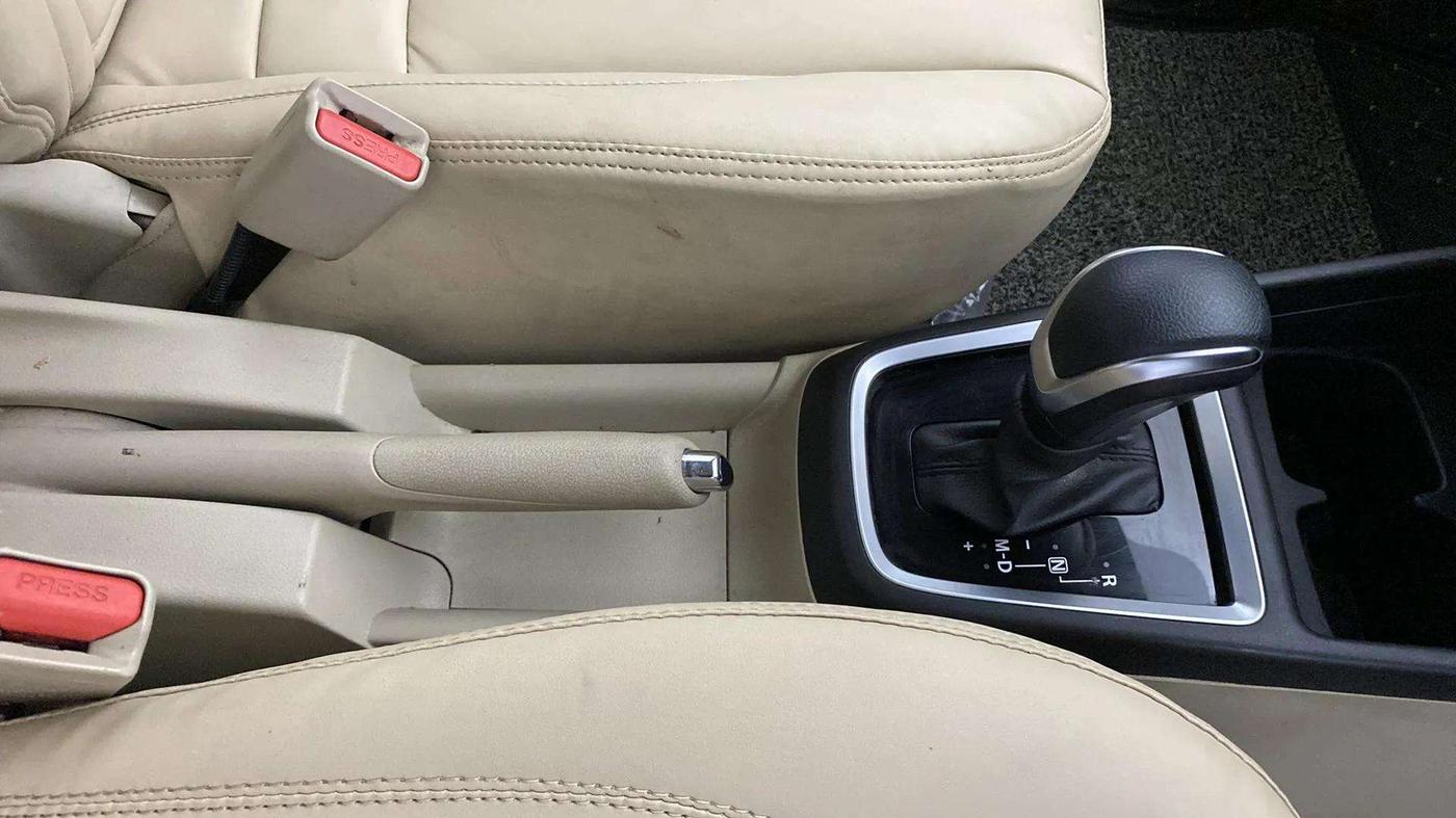 2024 Maruti Dzire VXI AMT, CNG, Automatic, 17,070 km, Gear Lever