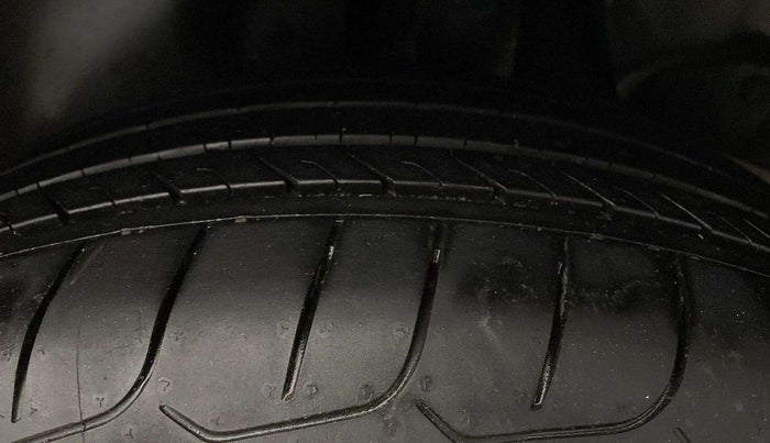 2017 Hyundai Creta E PLUS 1.6 PETROL, Petrol, Manual, 43,623 km, Left Rear Tyre Tread