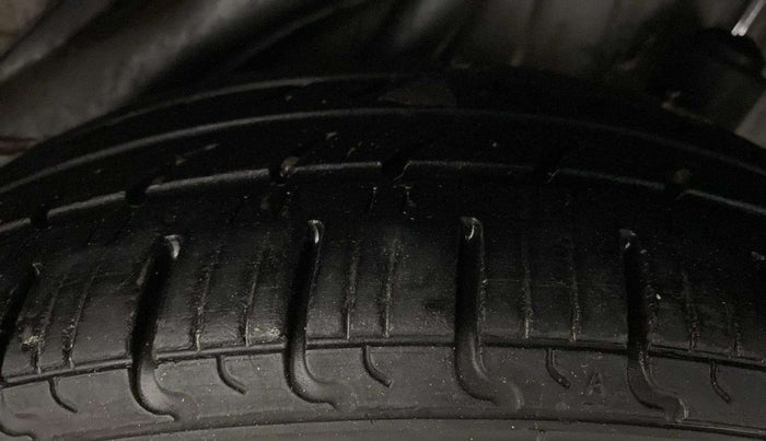 2014 Honda Amaze 1.2L I-VTEC S, Petrol, Manual, 39,557 km, Left Rear Tyre Tread