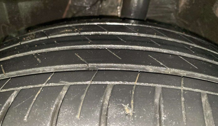2023 MG HECTOR PLUS SHARP PRO 1.5 TURBO MT 6 STR, Petrol, Manual, 19,276 km, Left Front Tyre Tread