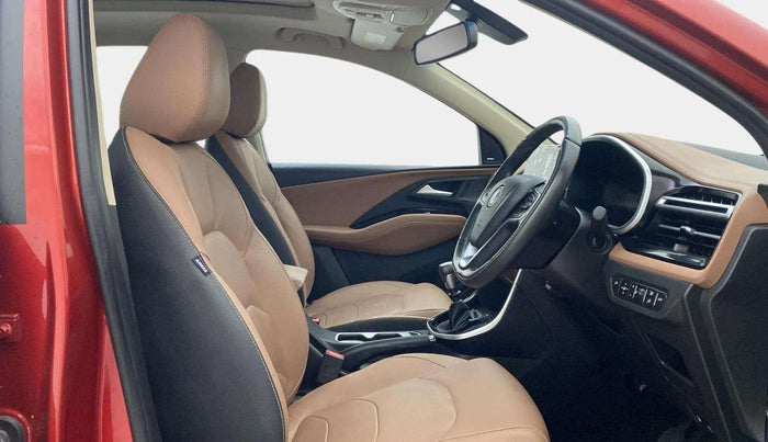 2023 MG HECTOR PLUS SHARP PRO 1.5 TURBO MT 6 STR, Petrol, Manual, 19,276 km, Right Side Front Door Cabin