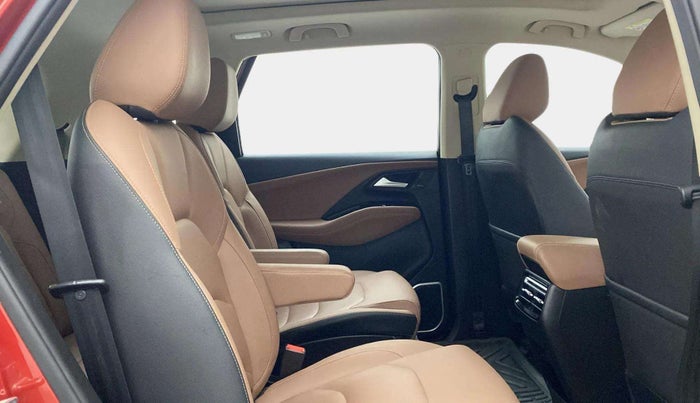 2023 MG HECTOR PLUS SHARP PRO 1.5 TURBO MT 6 STR, Petrol, Manual, 19,276 km, Right Side Rear Door Cabin