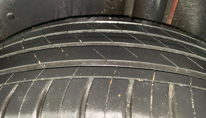 2023 MG HECTOR PLUS SHARP PRO 1.5 TURBO MT 6 STR, Petrol, Manual, 19,276 km, Left Rear Tyre Tread