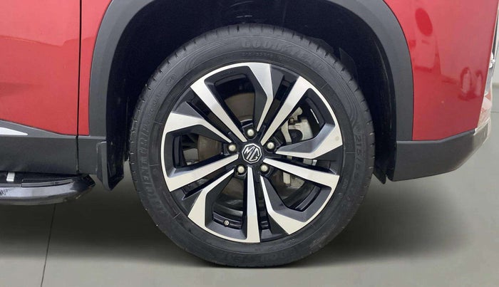 2023 MG HECTOR PLUS SHARP PRO 1.5 TURBO MT 6 STR, Petrol, Manual, 19,276 km, Right Front Wheel