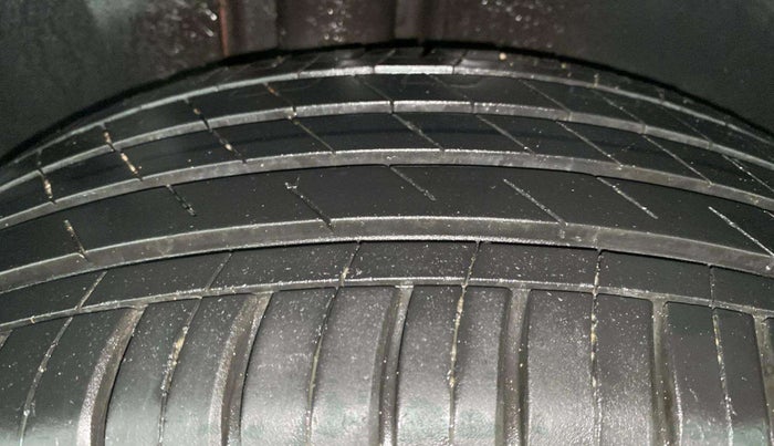 2023 MG HECTOR PLUS SHARP PRO 1.5 TURBO MT 6 STR, Petrol, Manual, 19,276 km, Right Rear Tyre Tread