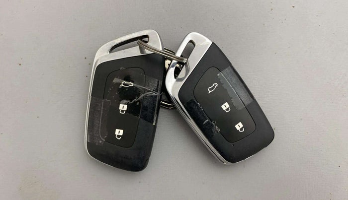 2023 MG HECTOR PLUS SHARP PRO 1.5 TURBO MT 6 STR, Petrol, Manual, 19,276 km, Key Close Up