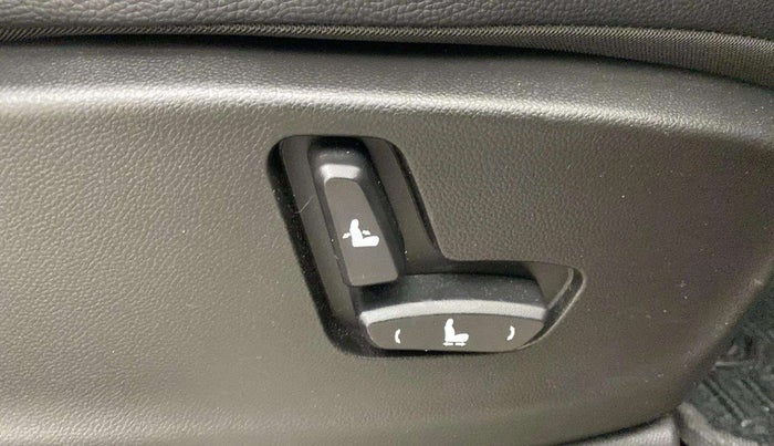 2023 MG HECTOR PLUS SHARP PRO 1.5 TURBO MT 6 STR, Petrol, Manual, 19,276 km, Driver Side Adjustment Panel