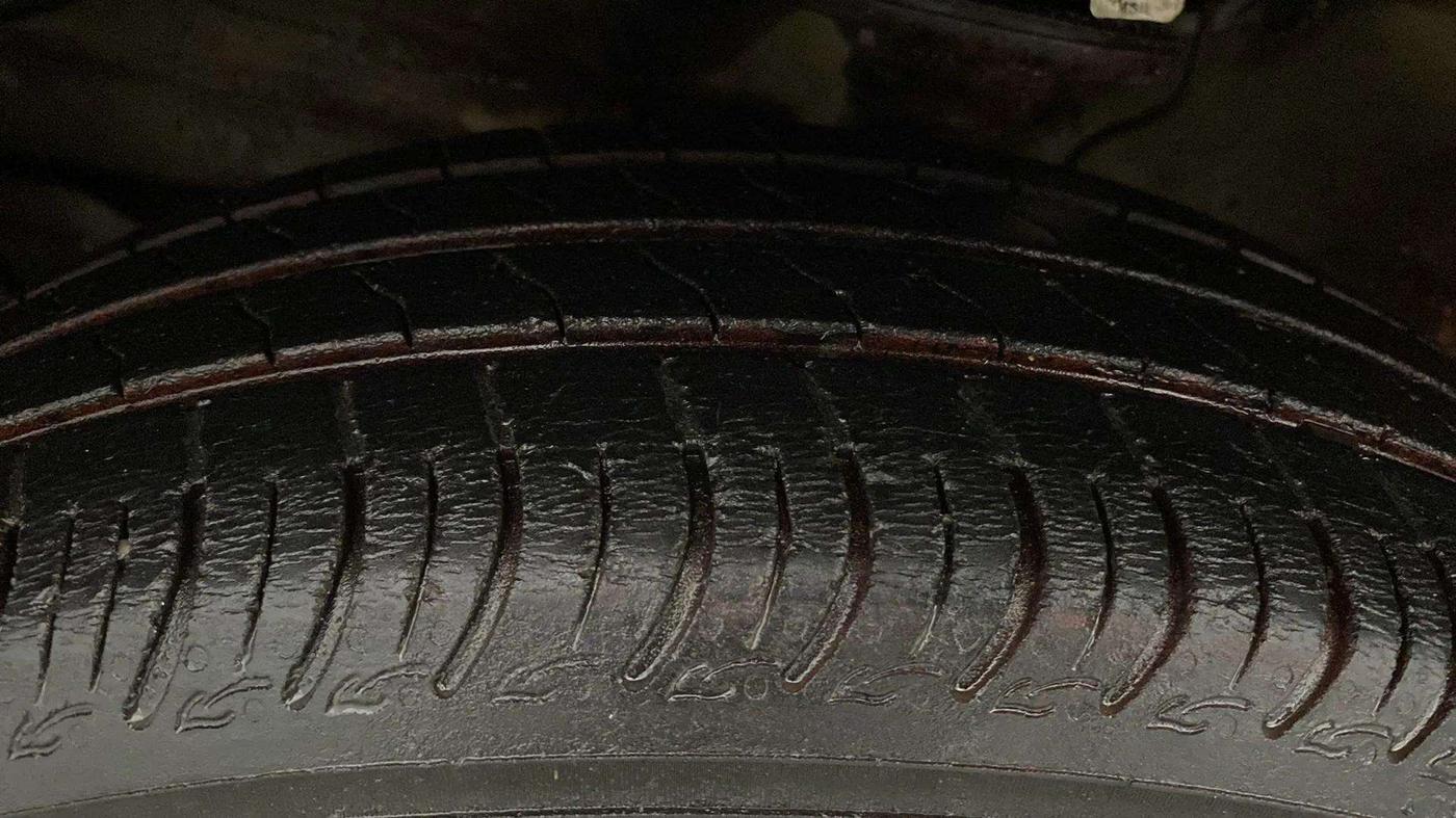 2021 Maruti S PRESSO VXI CNG, CNG, Manual, 64,453 km, Left Front Tyre Tread