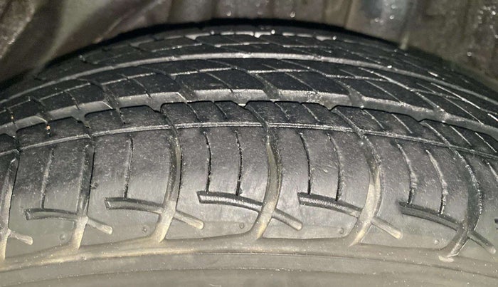 2014 Honda Amaze 1.2L I-VTEC S, Petrol, Manual, 28,593 km, Left Rear Tyre Tread