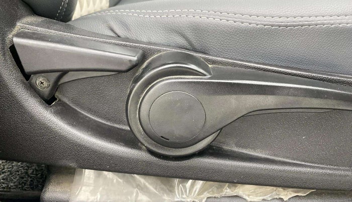 2019 Tata Tiago XZA PLUS PETROL, Petrol, Automatic, 61,743 km, Driver Side Adjustment Panel