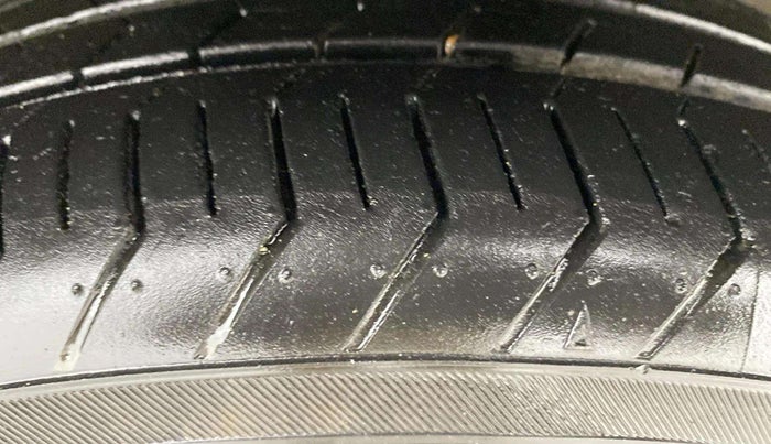 2019 Tata Tiago XZA PLUS PETROL, Petrol, Automatic, 61,743 km, Right Front Tyre Tread